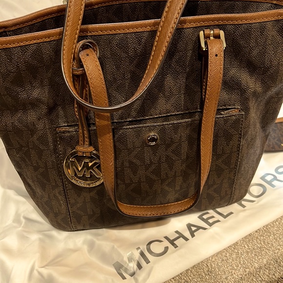 MICHAEL KORS PURSE AND WALLET - Picture 1 of 9
